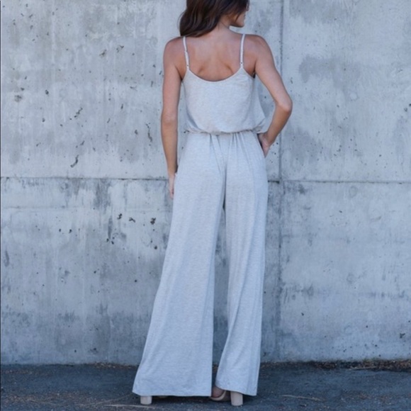 Beautiful women sleeveless jumpsuit - Picture 2 of 6